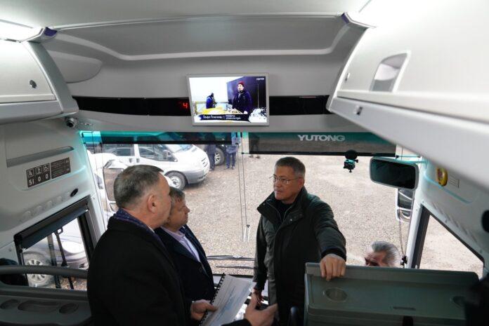 «Создавать условия»: Хабиров рассказал о новых автобуса и общежитии для сотрудников «Башавтотранса»