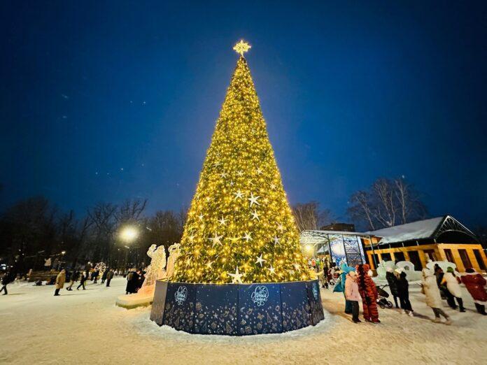 В Уфе действуют 19 новогодних городков и 32 ледовых катка