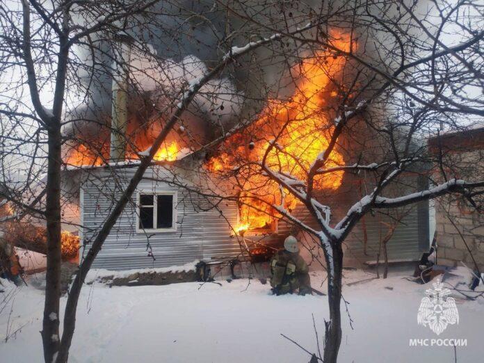 В Башкирии мужчина получил ожоги при попытке потушить пожар в доме