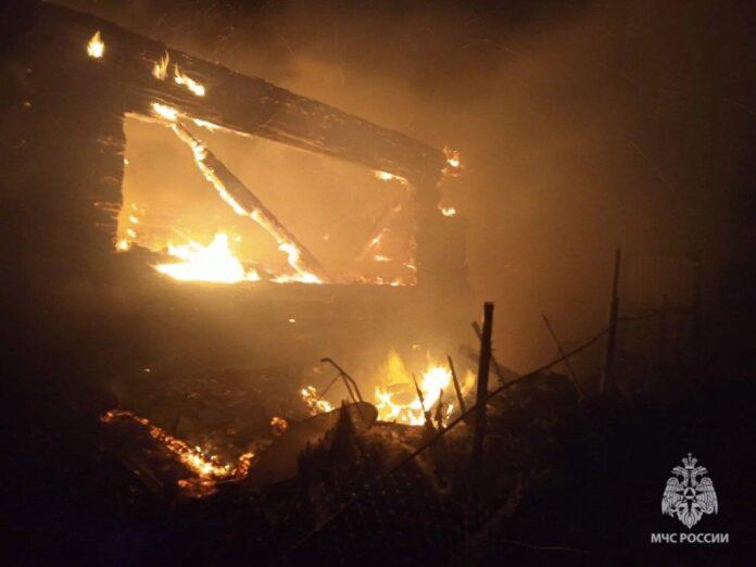 В Башкирии отец и сын отравились неизвестным газом при пожаре