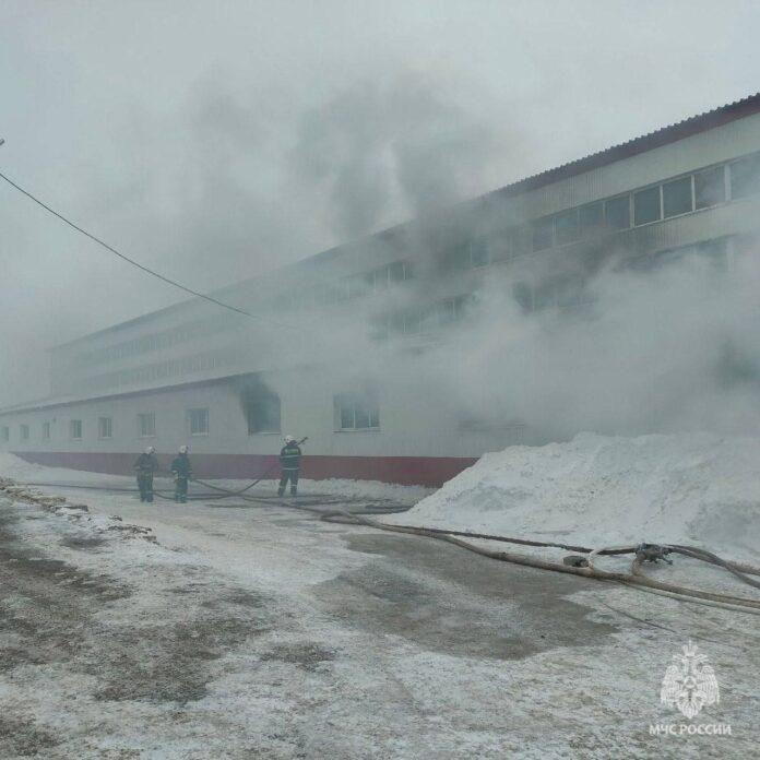 В Башкирии произошел пожар на складе с газовыми котлами