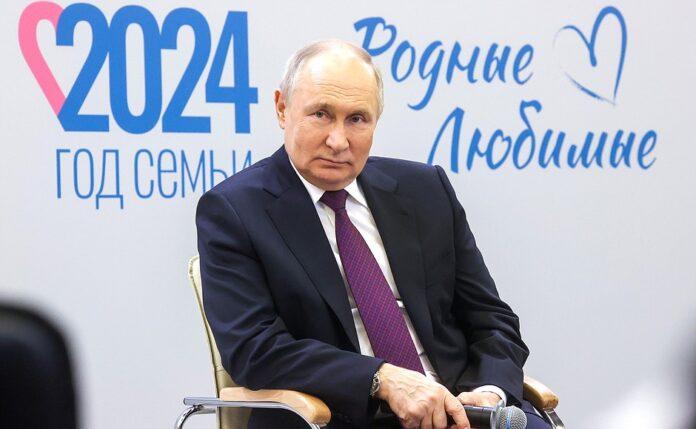 Путин согласился продлить выплату в 450 тысяч рублей для многодетных на ипотеку