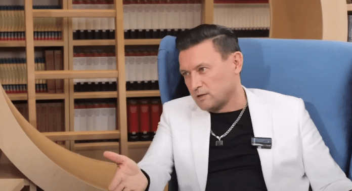 Певец Анвар Нургалиев признался, кого считает своей главной поддержкой