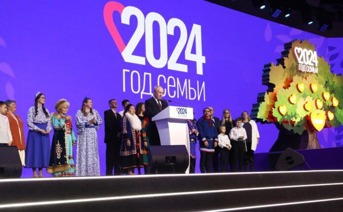 Семья из Башкирии исполнила песню для президента Владимира Путина