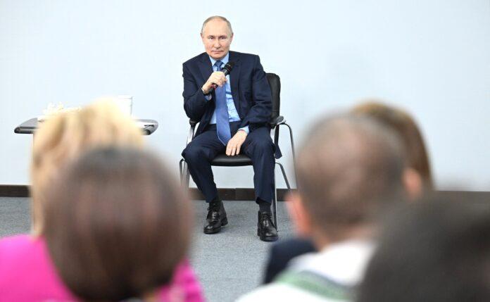 Путин заявил, что против использования маткапитала на покупку авто