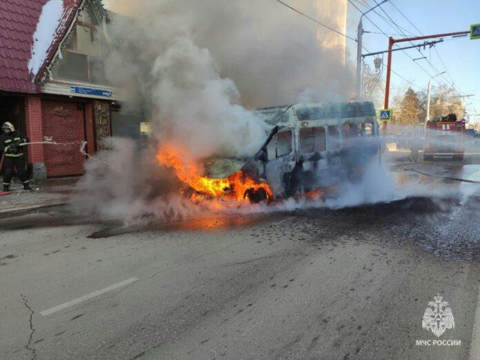 В Башкирии на ходу загорелась маршрутка с пассажирами