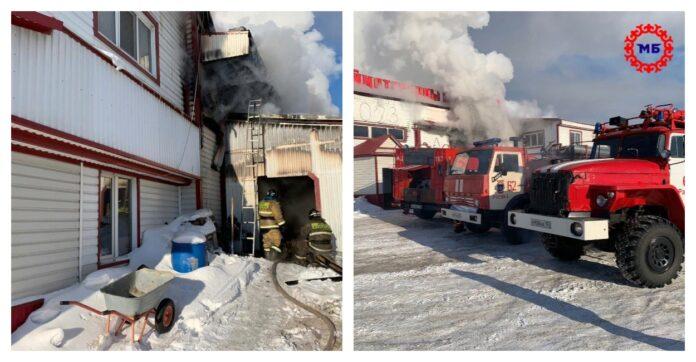 В селе Башкирии загорелся строймаркет на площади в 1 000 квадратных метров