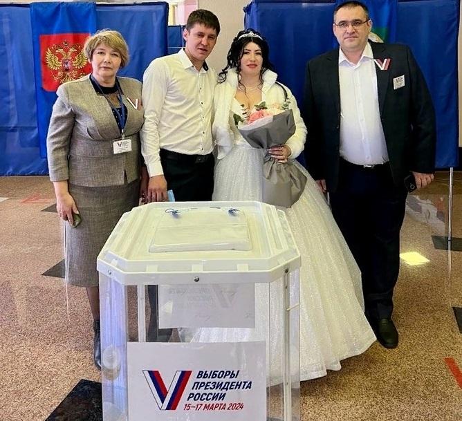 В Башкирии молодожены проголосовали на выборах президента РФ