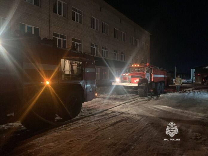 В Башкирии во время ночного пожара в сельской больнице эвакуировали 57 пациентов