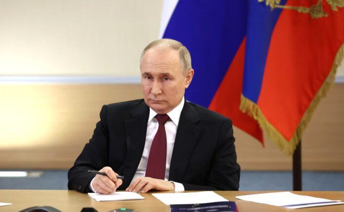 Путин распространил выплату в 5 млн рублей в случае гибели на СВО на гражданский персонал МО