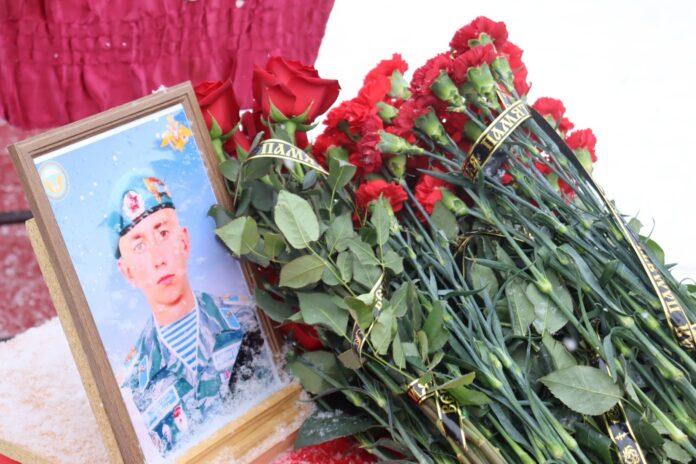 «Для всех настоящий герой»: в Башкирии простились с бойцом СВО Алексеем Куликовым