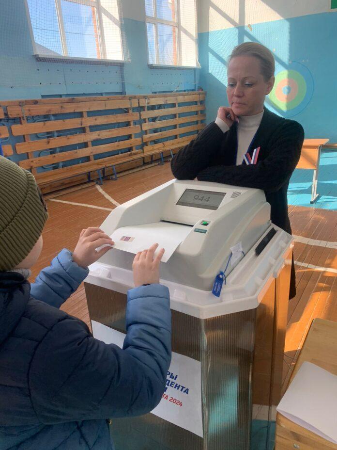 Избирательница оценила атмосферу выборов президента России на УИКе под Уфой