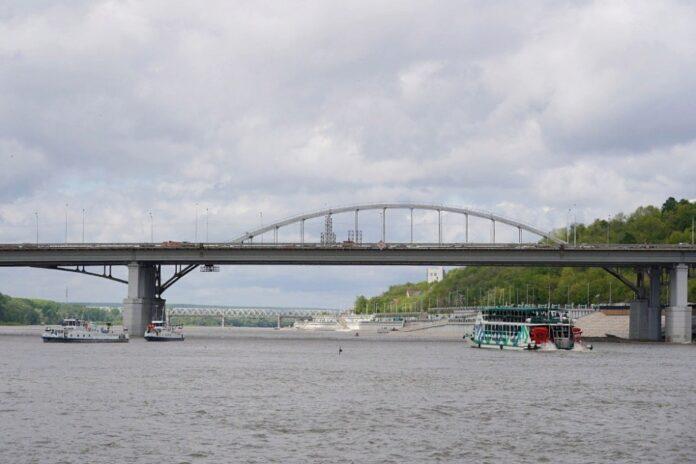 В Уфе временно перекроют мост-вставку через реку Белую на выезд из города