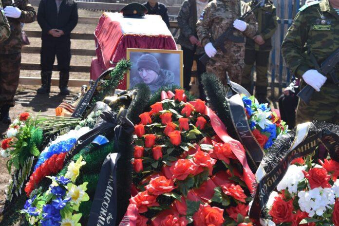 «Защищал всех нас»: в Башкирии похоронили снайпера СВО
