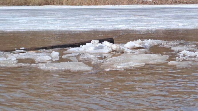 «Сигнал тревожный»: спасатели призывают жителей Башкирии не рисковать и не выходить на лед