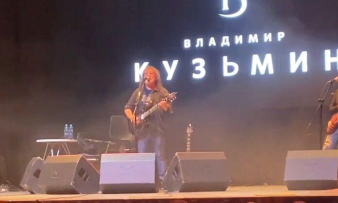 «Может, и инсульт»: состояние 68-летнего Владимира Кузьмина на концерте в Уфе встревожило зрителей