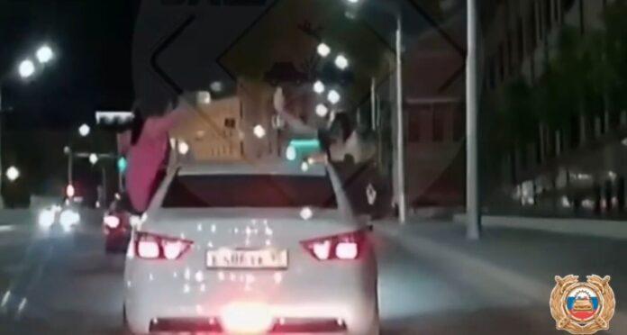 Полиция задержала водителя «Лады» и его пассажиров за опасную езду