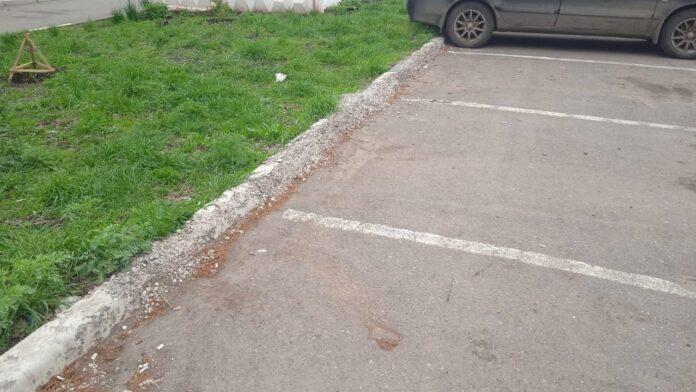 В Башкирии раскрошилась парковка, отремонтированная по республиканской программе