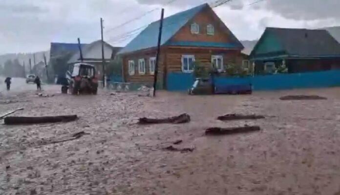 В Башкирии после сильных ливней затопило деревню