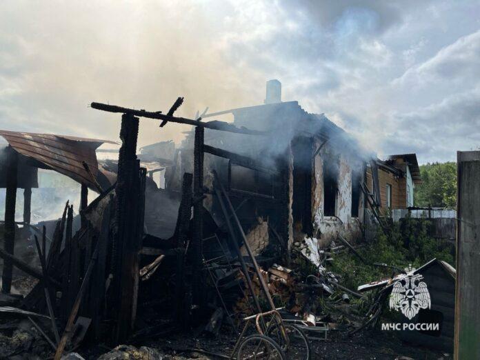 В Башкирии госпитализированы с пожара двое пострадавших с сильными ожогами