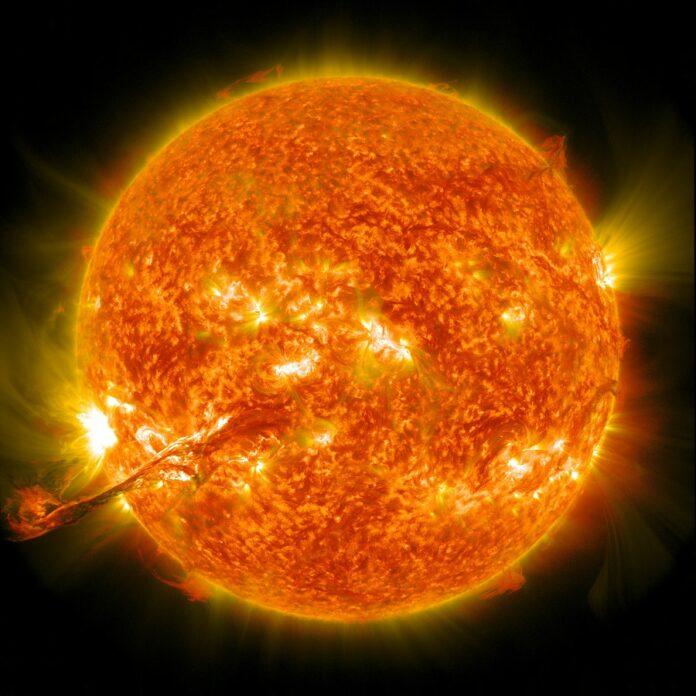 Мощные вспышки на Солнце спровоцируют геомагнитные бури на Земле