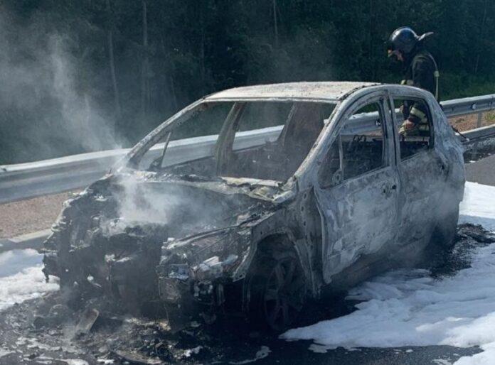 На Восточном выезде в Уфе сгорел автомобиль