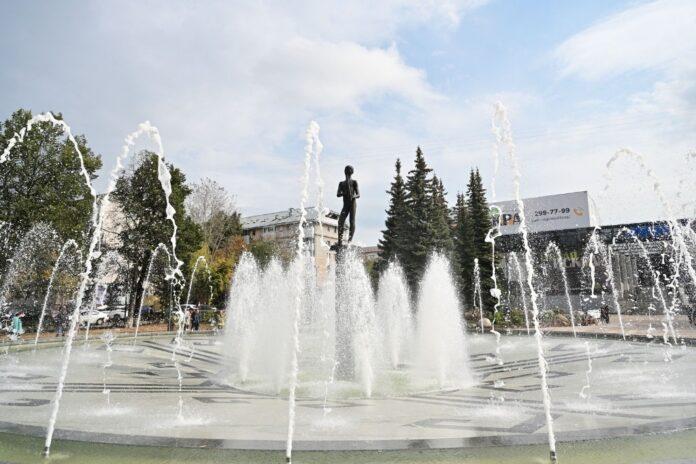 В Уфе у фонтана «Мальчик с кураем» сделали искусственный туман