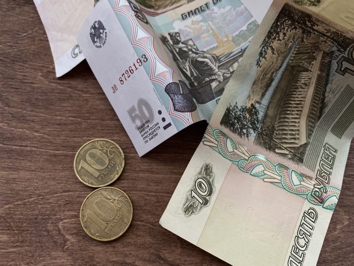 Зарплаты в Башкирии растут, но регион отстает от лидеров ПФО